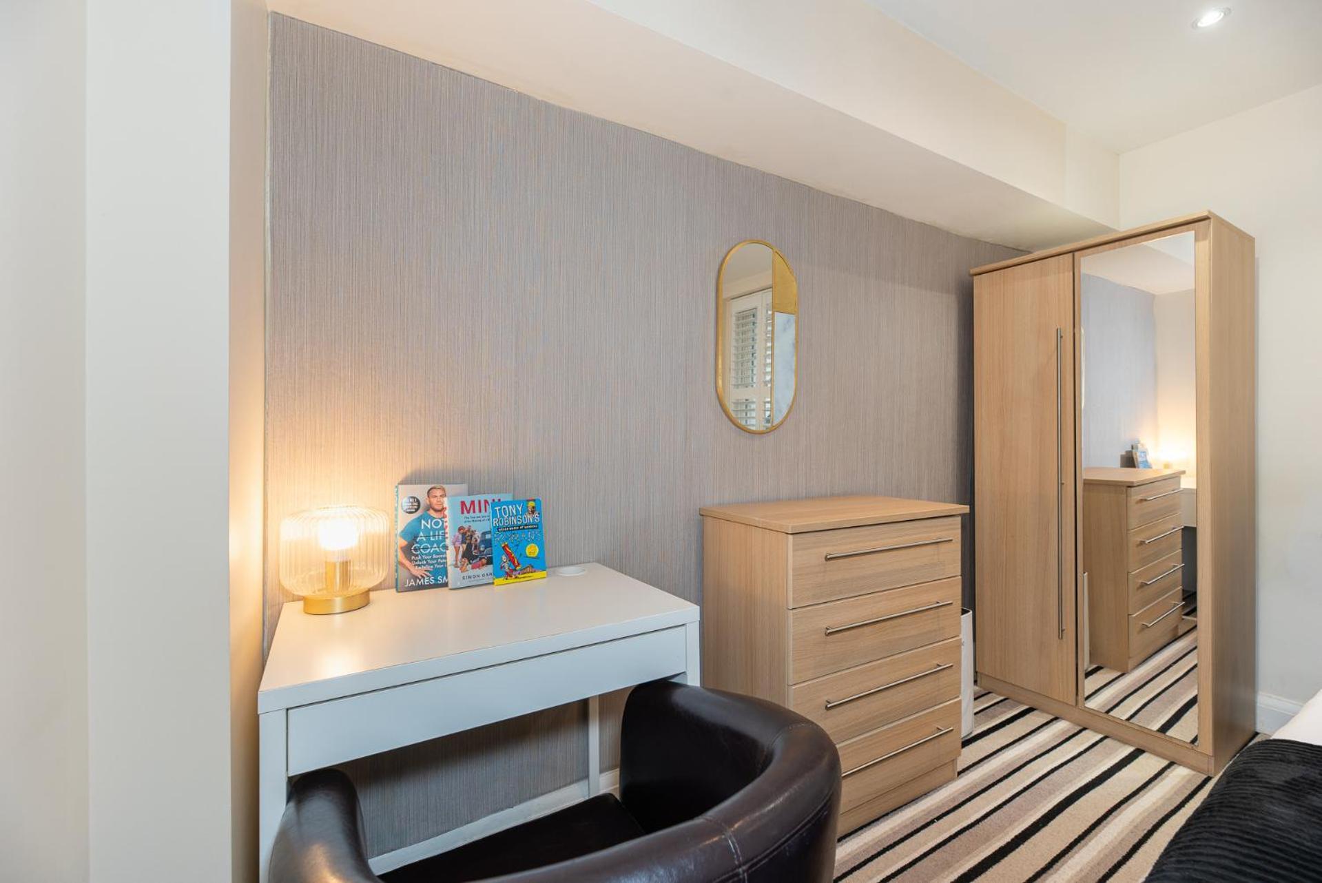 3 Bedroom Apartment With Private Terrace In Pimlico, Westminster, Victoria لندن المظهر الخارجي الصورة