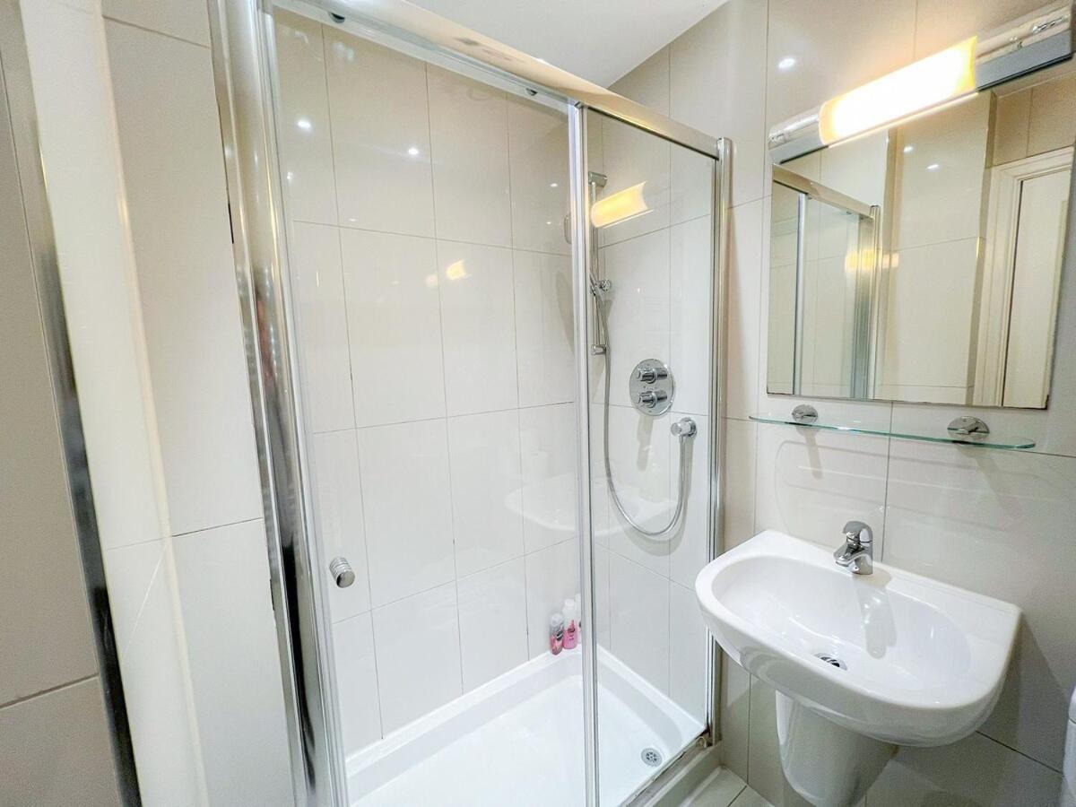 3 Bedroom Apartment With Private Terrace In Pimlico, Westminster, Victoria لندن المظهر الخارجي الصورة