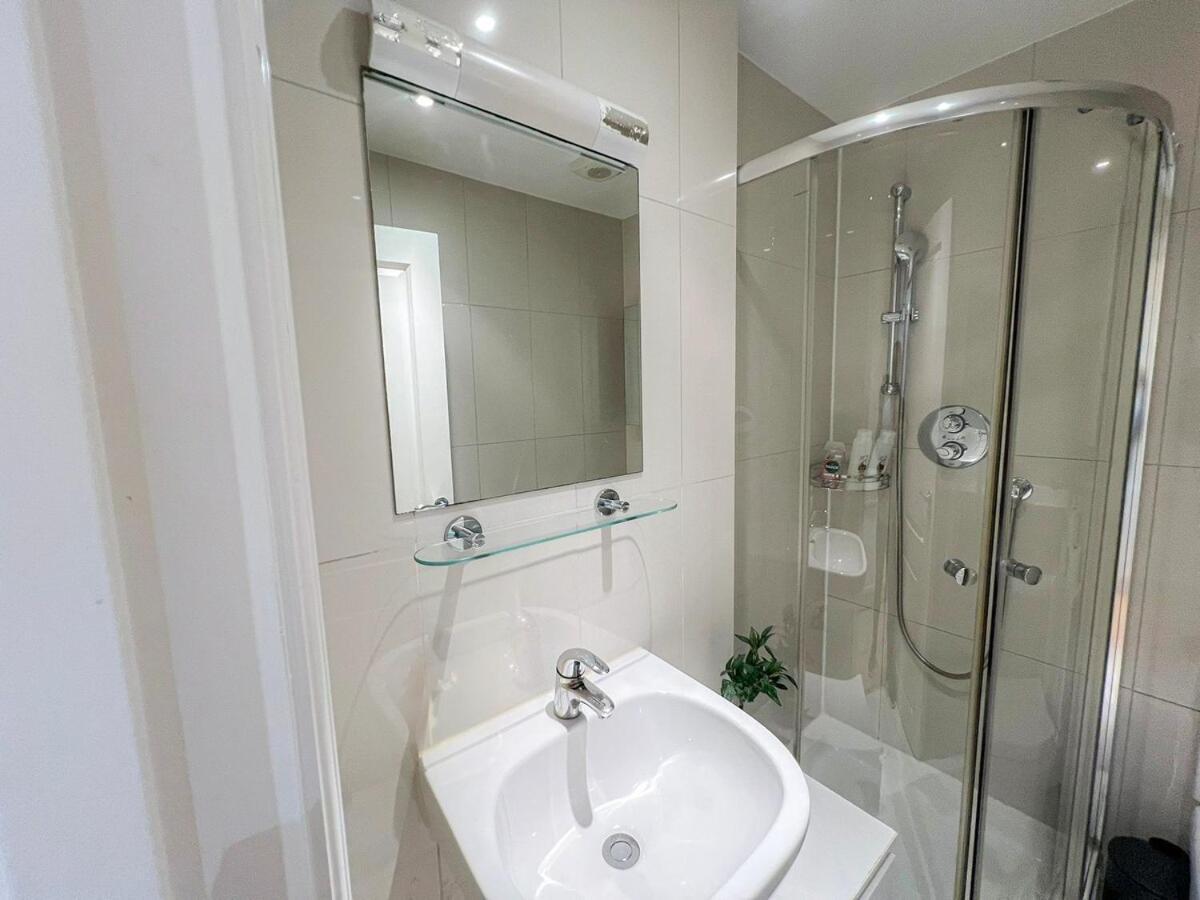 3 Bedroom Apartment With Private Terrace In Pimlico, Westminster, Victoria لندن المظهر الخارجي الصورة