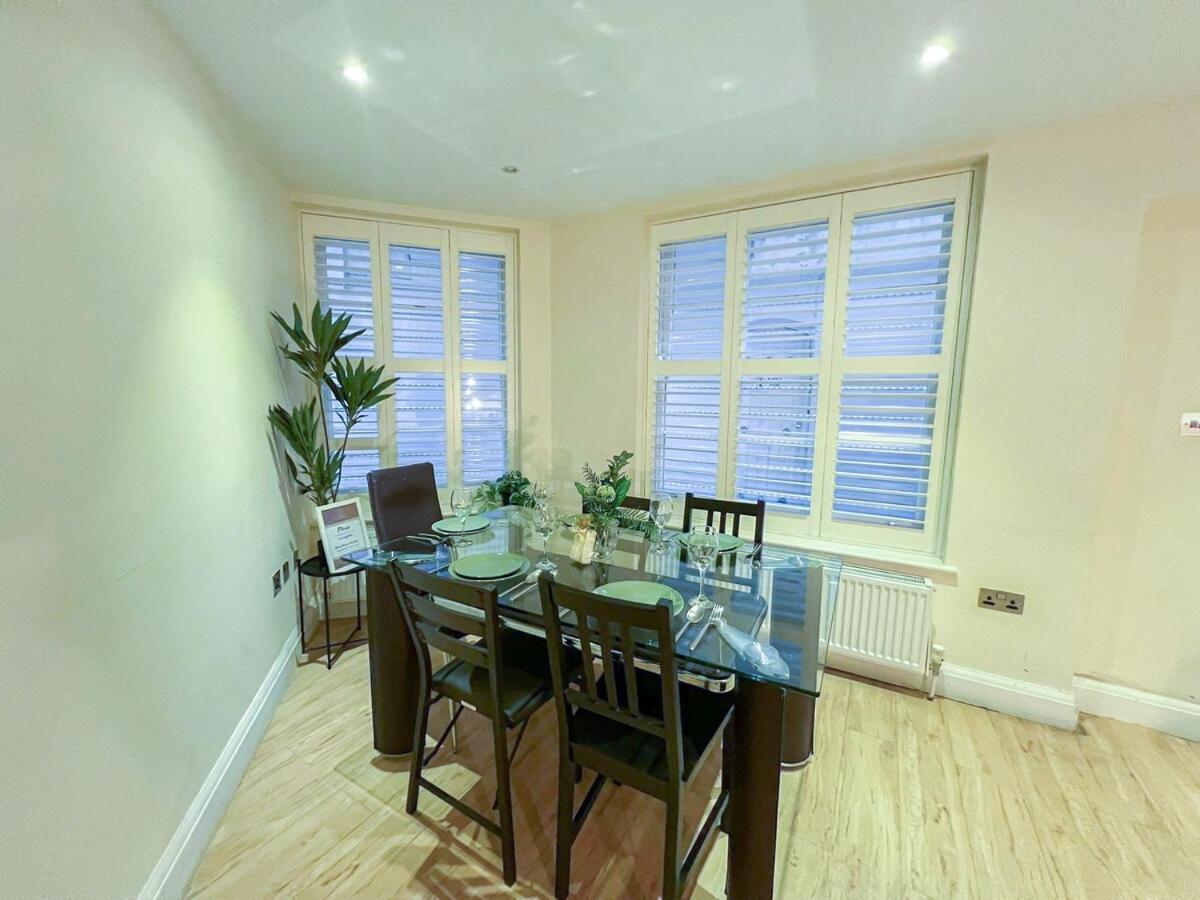 3 Bedroom Apartment With Private Terrace In Pimlico, Westminster, Victoria لندن المظهر الخارجي الصورة